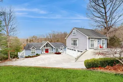 Image de Lake Norris Luxe Home, Sleep 31・Dock W Slide・Games