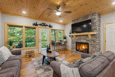 Image de Charming & Cozy Home, Sleeps 12・Hot Tub・Game Room