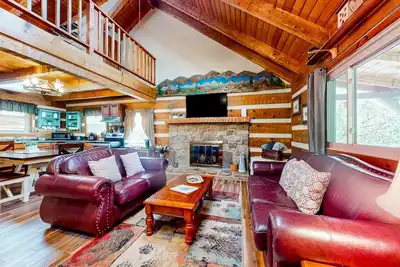 Image de Hot Tub Soaks, Firepit Nights, Smoky Mountain Base