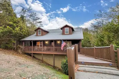 Image de Secluded Retreat, Sleeps 4・Furnished Deck・Hot Tub