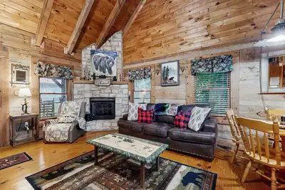 Image de Smoky Mountain Cabin Near Pigeon Forge, Tub, Games