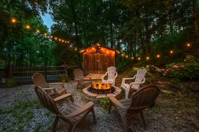Image de Rustic Charm, Sleeps 8・Modern Comfort Near Smokies