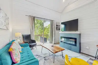 Image de Sevierville Cabin, Mountain View, Hot Tub, Loft