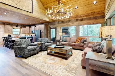 Image de Elegant Lodge, for 12・Pool・Hot Tub・Theater・Games