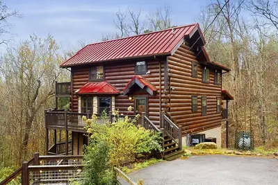 Image de Homey Cabin, Sleep 15・Hot Tub・Gazebo・Games・Firepit