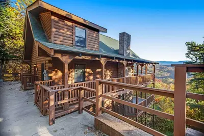 Image de Cabin W Mtn Views, Sleeps 9・Decks・Private Hot Tub