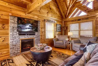 Image de Storybook Mtn View Cabin, Sleeps 9, Hot Tub, Games