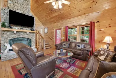 Image de Forested Hideaway, Sleeps 14・Hot Tub・Pool Access