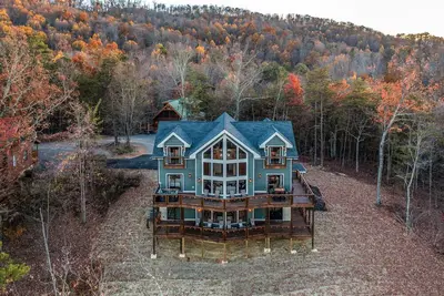 Image de Luxury mtn home w game room, hot tub, gym, & theater, free attraction tickets