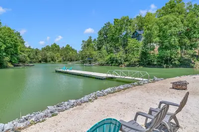 Image de Scenic Lake View Cabin, Sleep 15・Game room・Hot Tub