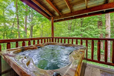 Image de Lovely Cabin, Sleep 4, Hot Tub, Pool Table, Fireplace