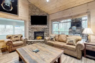 Image de Indoor Pool Cabin Sleeps 12 Near Pigeon Forge with Hot Tub