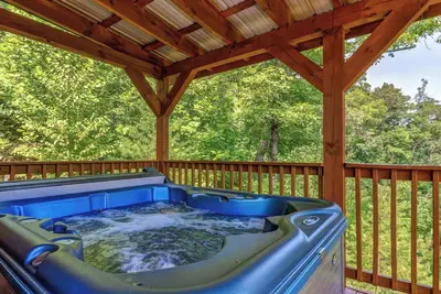 Image de 8. 6 Mi to Dollywood・Serene Cabin Getaway・Hot Tub