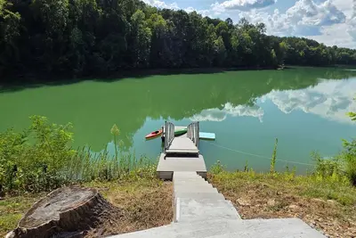 Image de Beautiful Lake Front Retreat, Sleeps 4・Dock・Games