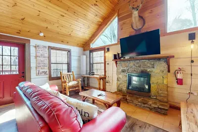 Image de Serene Quintessential Mtn Cabin・Games・Hot Tub