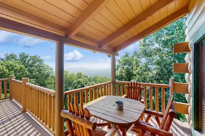 Image de Homey Cabin, Sleeps 14・Hot Tub・Views・Near Golf Ski