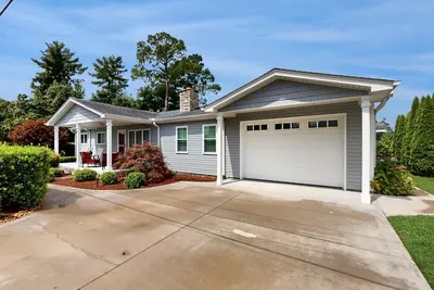 Image de Peaceful Waterfront Home・Private Dock・Grill・Patio