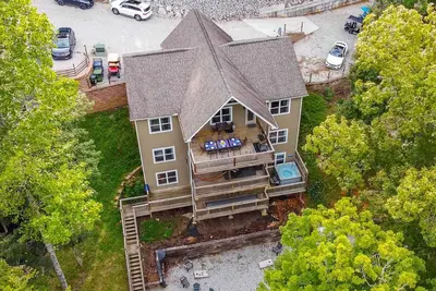 Image de Stunning Lakeview Home・Game Room・Dock・Hot Tub