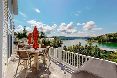 Image de Family Lake Escape, Sleeps 12・Shared Pool・Dock