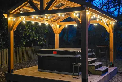 Image de Peaceful Cabin, sleeps 10・Dock・Poker Table・Hot Tub