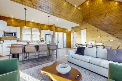 Image de Luxe Lakefront Home, Sleeps 8・Private Pool・Hot Tub