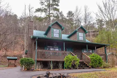 Image de Cabane chaleureuse, 8 couchages, jacuzzi, cheminée, billard