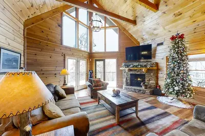 Image de Luxe Cabin, Sleep 14・Hot Tub・Games・Wraparound Deck