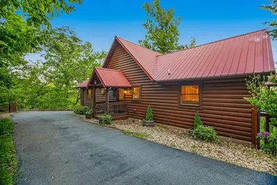 Image de Deluxe Mountain Cabin with Private Hot Tub, Fireplace + Free Attraction Tickets