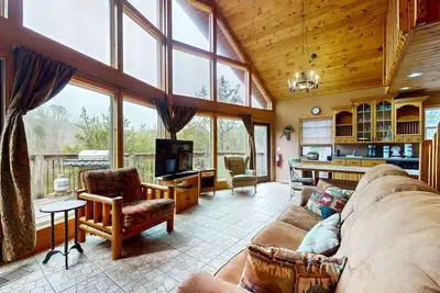 Image de Lakefront Cabin Escape・Hot Tub・Fire pit・Game Room