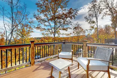 Image de Brand New Cabin Overlooking Douglas Lake・Hot Tub