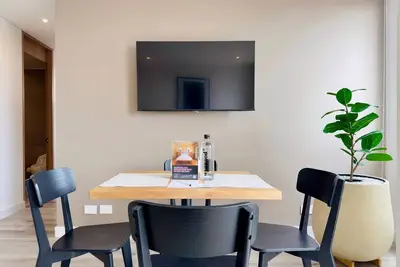 Image de w* | Striking 2br w/ Balcony in Santa Barbara