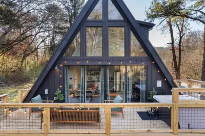 Image de Close to Pkwy! Wooded Modern A-Frame, HotTub, Firepit, Romantic or Family