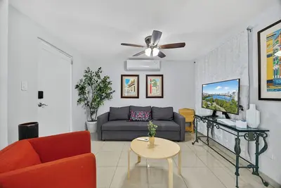 Image de Spacious Condado Apt, Walk to Beach