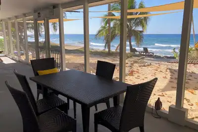 Image de Sunset Cottage - Beautiful 2-bedroom beachfront cottage in charming Cayman Brac