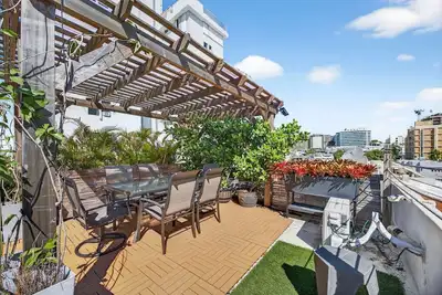 Image de Updated Group Stay with Private Rooftop Views