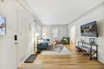 Image de Clean & Chic 3br-King Bed! By Downtown Toledo!