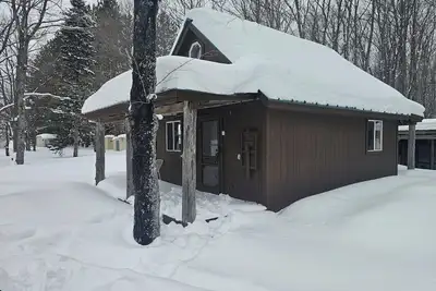 Bear Necessity Cabin Melstrand, Mi