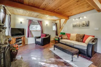 Image de Near Slopes, Donner Lake & Trails! Woodsy Retreat