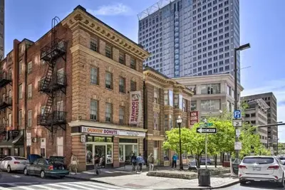 Image de Downtown 1br w/ Parking | Walk to Harbor & Stadium