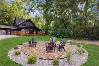 Image de Charming Cabin, Sleeps 10・Hot Tub・Fireplace