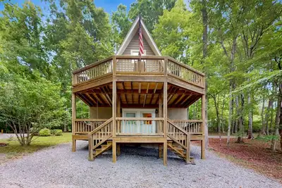 Image de A Frame Cabin, Sleeps 9・Pickleball Court・Boat Slip