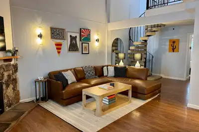 Image de Pet Friendly | Spa, Deck & Ski Access | Sleeps 10