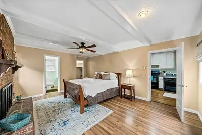 Image de 5br/3ba Colonial Revival - Walk to Devine 5 Points