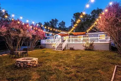 Image de The Nest-2 K Beds-Game Room-Deck-5 min to Mariposa