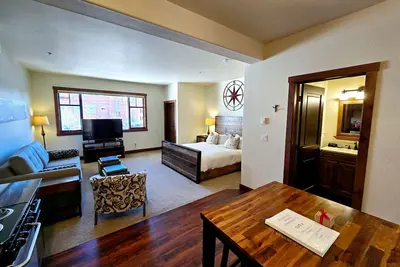 Image de Whitefish Downtown Suites #4\nStudio in the heart of downtown Whitefish