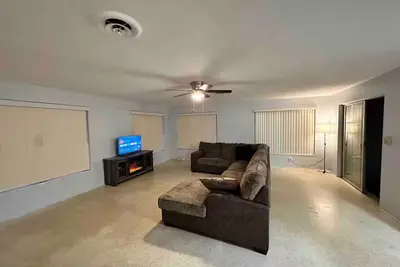 Image de Hollywood Lawn Acres 3br House