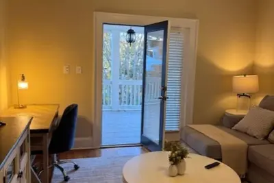 Image de Beautiful spacious apartment in midtown Atlanta.