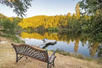 Image de Yosemite cabin with private lake + Twin Springs