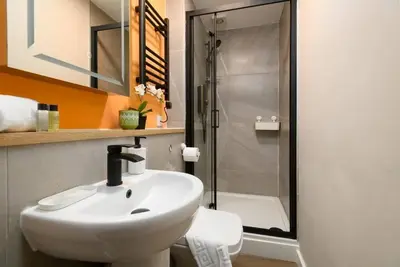 Image de Benjamin Suite Modern 3br Apartment with Parking