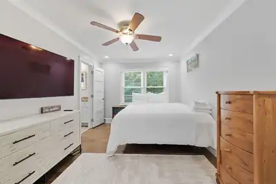 Image de The Crafted Den Smyrna 3bd 2. 5ba near Truist Park